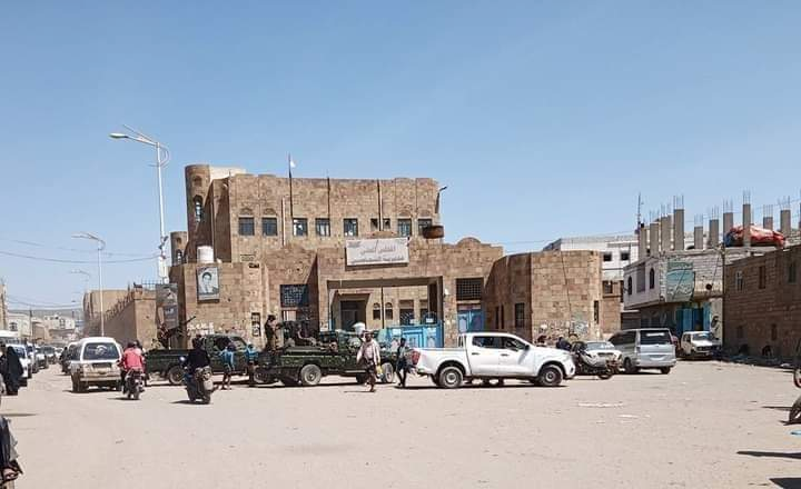 تعز..شرطة الشمايتين تلقي القبض على زعيم عصابة مسلحة هاجمت الحملة الأمنية تعز..شرطة الشمايتين تلقي القبض على زعيم عصابة مسلحة هاجمت الحملة الأمنية
